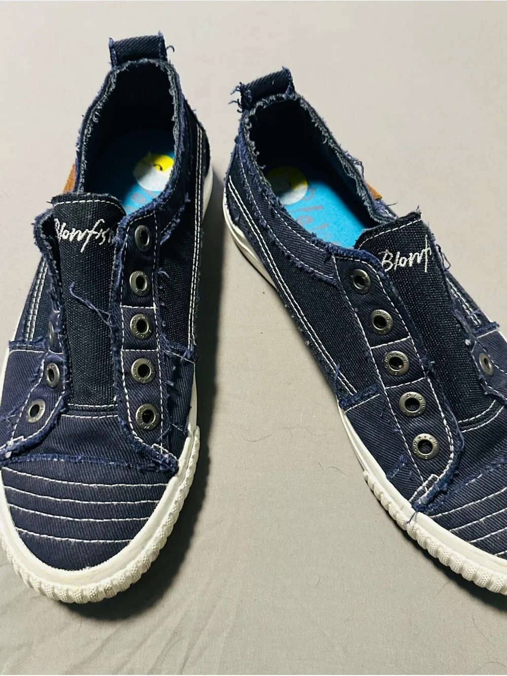 Blowfish Women’s Slip-On Canvas Sneakers in Navy denim (preloved)